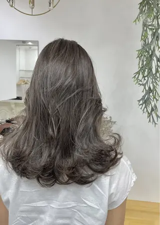 ミディアム カラー Lino by hoNuaのヘアスタイル