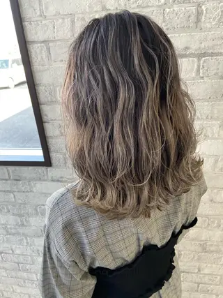 セミロング カラー Oopsレイヤー 加藤澄都のヘアスタイル