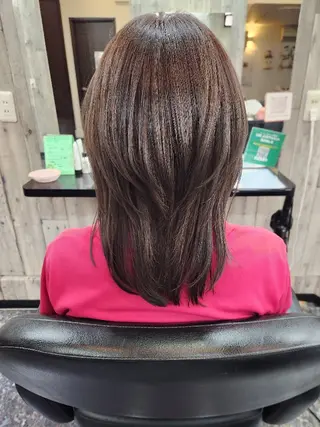 カラー セミロング 岩瀬 未来のヘアスタイル