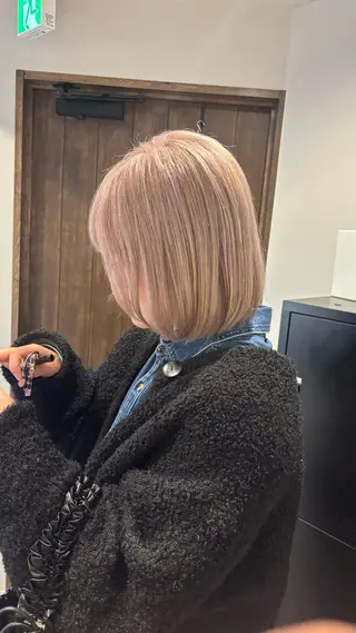 ミディアム YURINO /ボブ ベージュ/ハイトーンのヘアスタイル