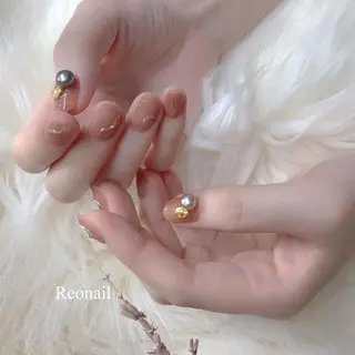 ミディアム ネイル Blowe ニュアンスのネイルデザイン