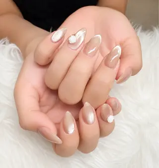 ネイル MIKA RUBY NAIL SLONのネイルデザイン