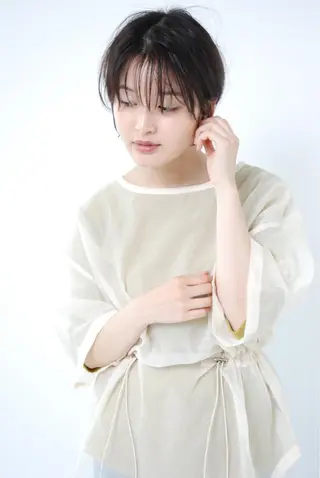 ショート ヘアアレンジ 羽エクステ🪽 🤍まき🤍のヘアスタイル
