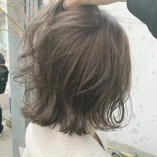ショート カラー ハイトーンボブ 前田 表参道　グレージュのヘアスタイル