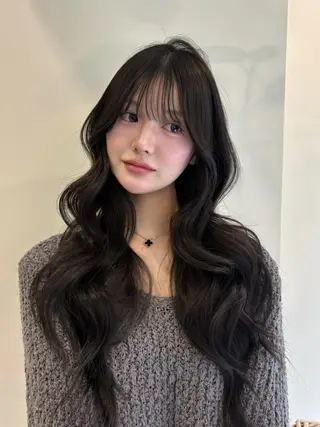 ロング 透明感カラー アオイのヘアスタイル