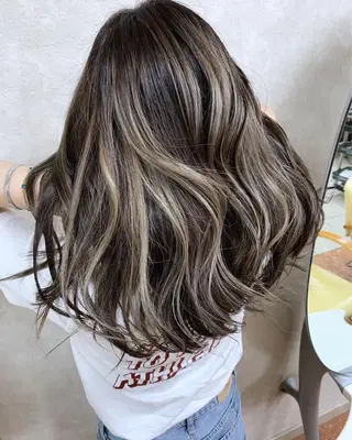 セミロング 穐田 司樹のヘアスタイル