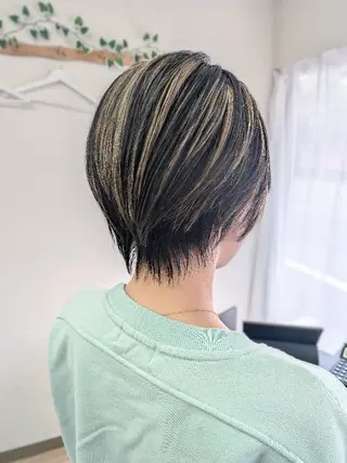ショート sayaka/亀田 🌈大人ハイトーンのヘアスタイル