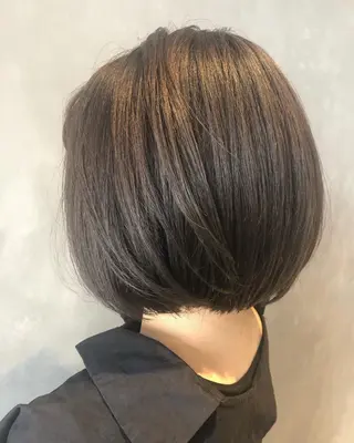 ショート カラー 長谷川 沙紀のヘアスタイル