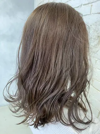 ミディアム カラー LUXBE LUCEのヘアスタイル