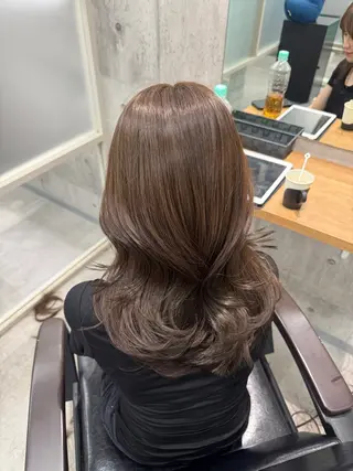 セミロング ayano /レイヤー/艶カラーのヘアスタイル