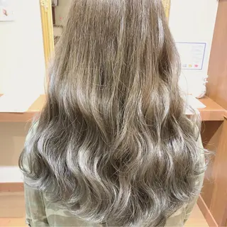 セミロング ハイトーン得意😍 Lumiereのヘアスタイル