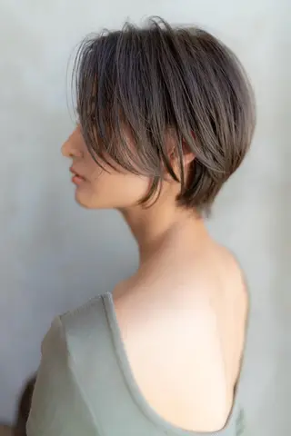 ショート Lisa 海外風スパイラルのヘアスタイル