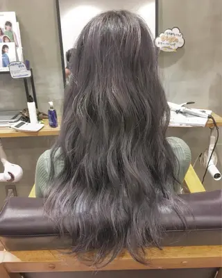 ロング カラー ヘアアレンジ 栗林 実莉のネイルデザイン
