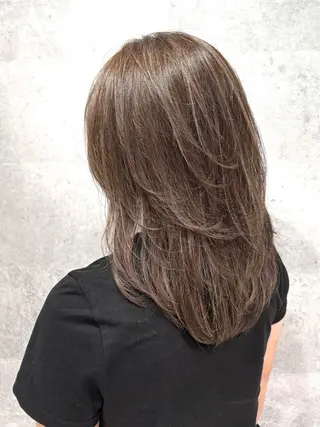 ミディアム カラー FOX 新菜のヘアスタイル