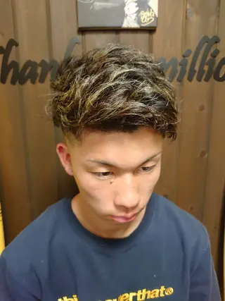 ショート カラー メンズ 岡林 選のヘアスタイル