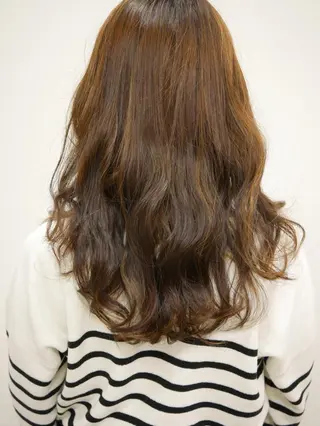 ロング 金澤 愛のヘアスタイル
