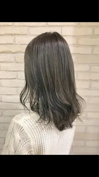 セミロング カラー 大平 美沙のヘアスタイル