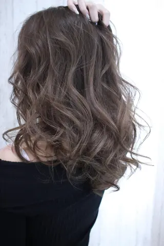 ロング カラー パーマ ヘアアレンジ 大阪レミーエクステ チビ編み込みのヘアスタイル
