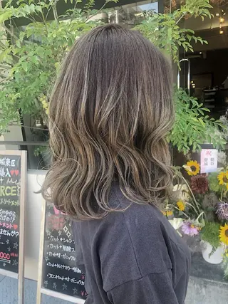 ミディアム スタイリスト 佑梨のヘアスタイル