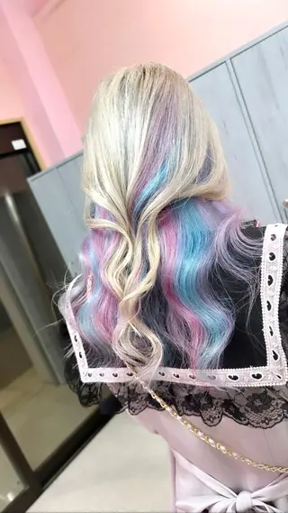 ロング カラー ブリーチ特化🌈 MANATOのヘアスタイル