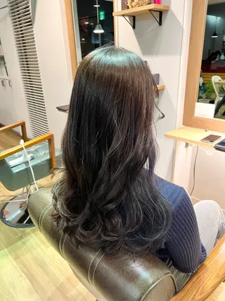 ロング カラー ツキダテ ユイのヘアスタイル