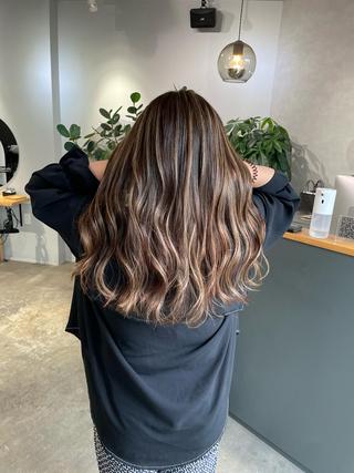 ロング 岸川 恭子のヘアスタイル