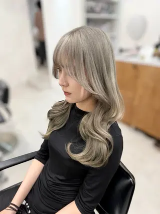 ミディアム レイヤー💫Wカラー 🍎森貝洋亮🍎のヘアスタイル