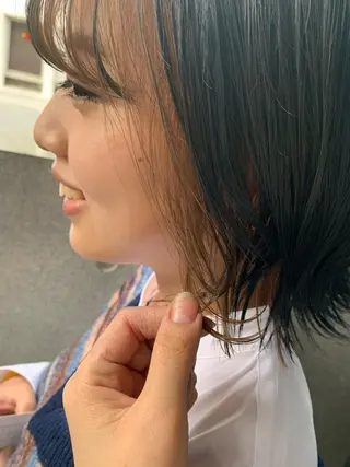 ショート カラー ヘアアレンジ サナ🌱 切りっぱなしボブのヘアスタイル