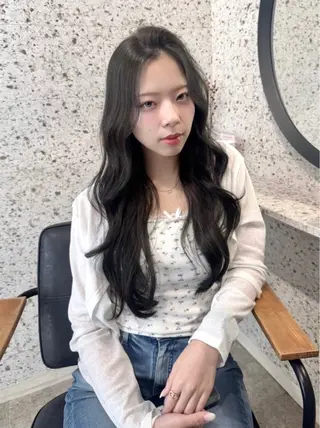 カラー iwanaga lamのヘアスタイル