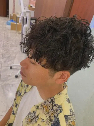 ミディアム パーマ メンズ 三矢 ちなつのヘアスタイル