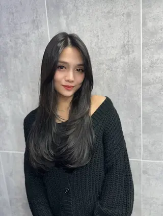 セミロング カラー 顔まわりの神様✨ 透明感カラー藤嶋秀幸のヘアスタイル