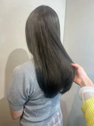ロング Aya/四条烏丸/ 酸性ストレートのヘアスタイル