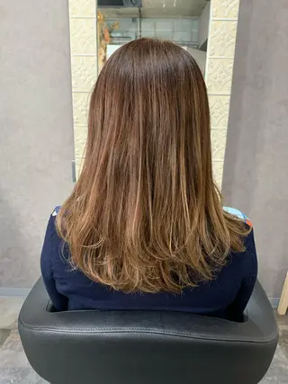 セミロング giniro ホソミのヘアスタイル