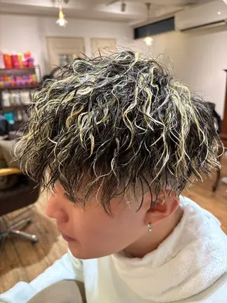 ショート カラー パーマ メンズ メッシュ&パーマ特化 🔥山田雄大🔥のヘアスタイル