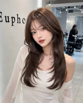 セミロング カラー 韓国ハイレイヤー ハッシュカット特化のヘアスタイル