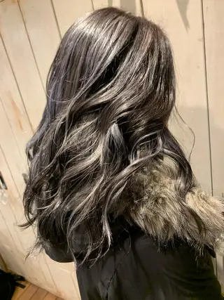 ロング カラー 韓国レイヤー×艶髪 ハイトーンRyukiのヘアスタイル