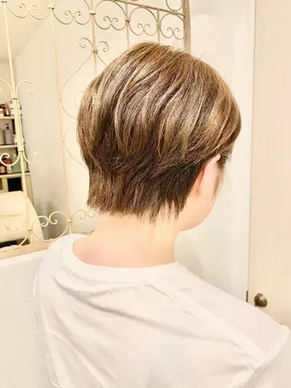 ショート カラー 赤間 飛鳥のヘアスタイル