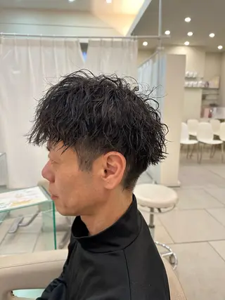メンズ メンズ特化/メンズ パーマ/ハイトーンのヘアスタイル