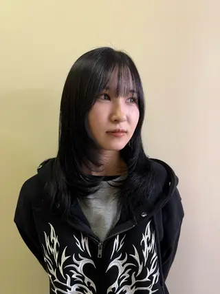 カラー 寺崎 由衣のヘアスタイル