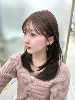 ミディアム ミディアムレイヤー shion🤍のヘアスタイル