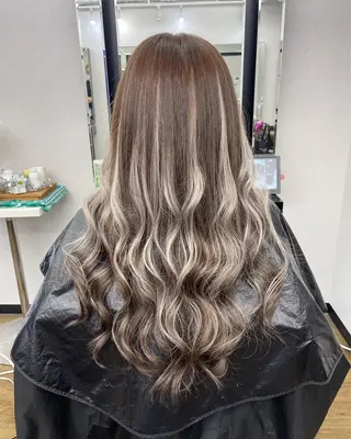ロング カラー ハナ💎中韓/艶髪 ハイトーン/エクステのヘアスタイル