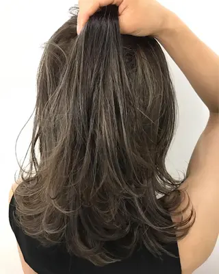ショート カラー レイヤーカット 西村あきやのヘアスタイル