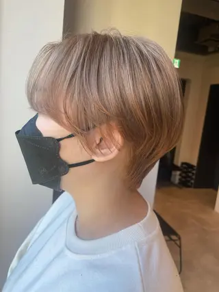 ショート カラー ブリーチ👩🦳/ ✂︎MANAMIのヘアスタイル