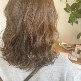 カラー 松村 あいのヘアスタイル
