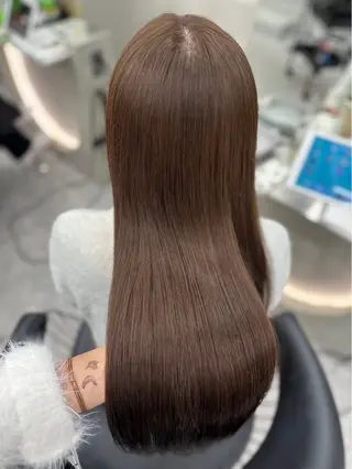 ロング カラー みのりハイトーン デザインカラーのヘアスタイル