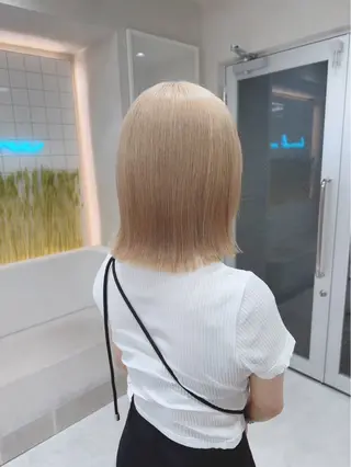 カラー Rio / 艶カラー/ハイトーンのヘアスタイル
