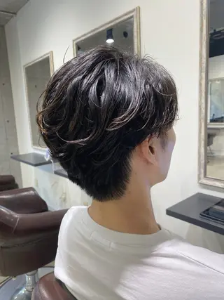 パーマ メンズ 根本 真奈のヘアスタイル