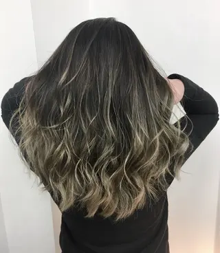 ロング 園田 理沙のヘアスタイル