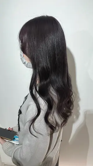 カラー ニトウ レイナのヘアスタイル