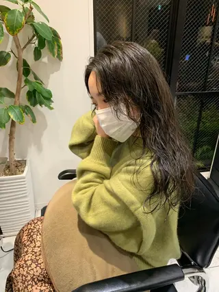 セミロング カラー パーマ チバ タクミのヘアスタイル